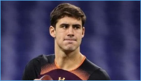 Daniel Jones Height, Weight, Family, Facts, Education, Biography